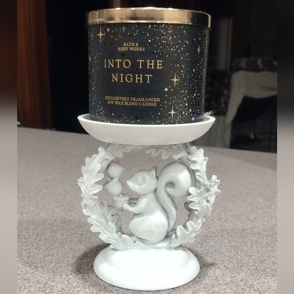 BBW 2022 Squirrel Acorns And Leaves 3- Wick Candle Pedestal - Picture 6 of 8